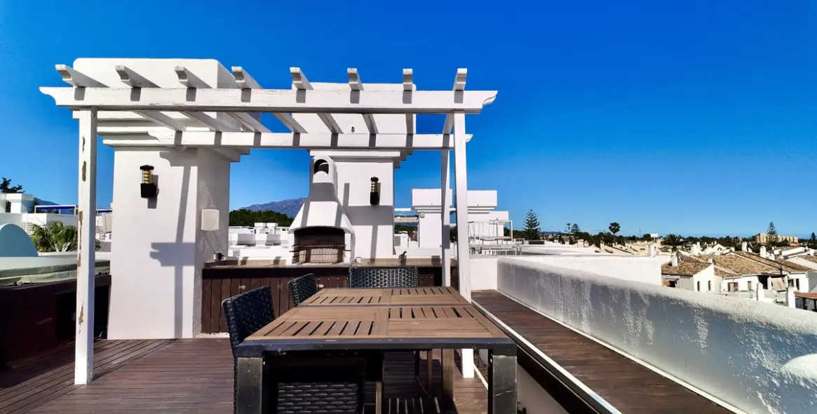 Продажа двухуровневого пентхауса в El Paraiso 22