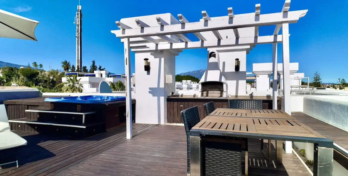 Продажа двухуровневого пентхауса в El Paraiso 23