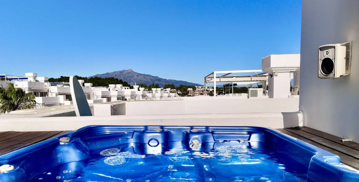 Продажа двухуровневого пентхауса в El Paraiso 24