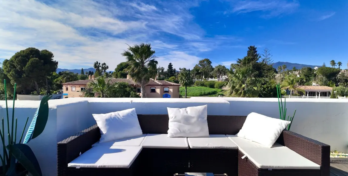 Продажа двухуровневого пентхауса в El Paraiso 27