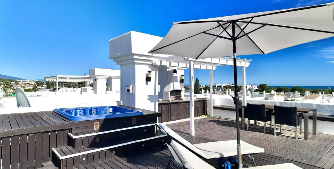 Продажа двухуровневого пентхауса в El Paraiso 28