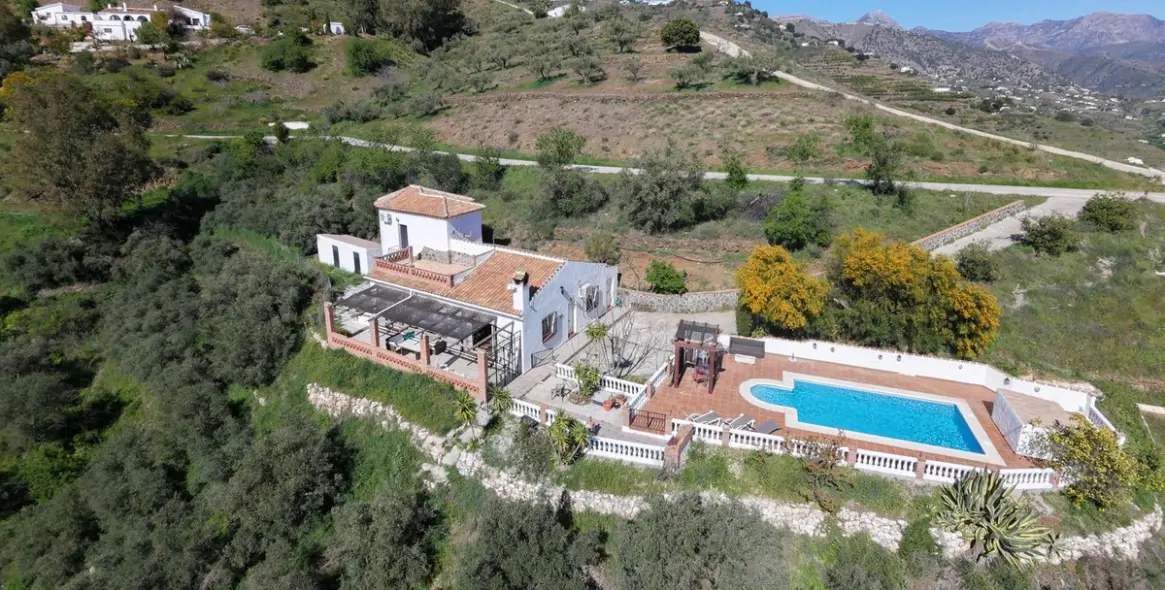 Sale of detached villa in Cómpeta 1