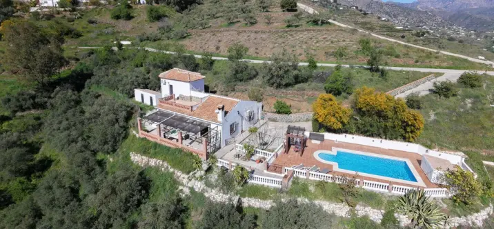 Sale of detached villa in Cómpeta 0