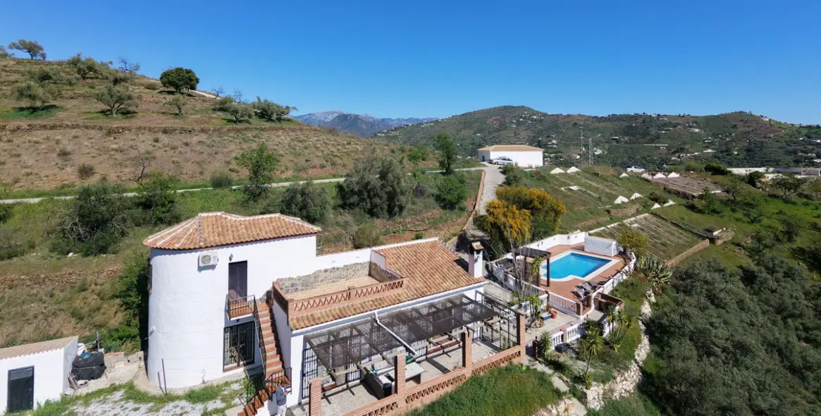 Sale of detached villa in Cómpeta 2