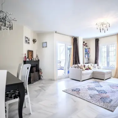 Sale of middle floor apartment in Nueva Andalucía
