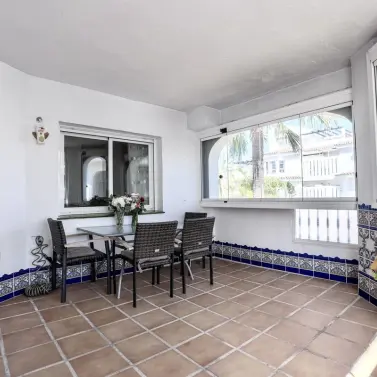 Sale of middle floor apartment in Nueva Andalucía