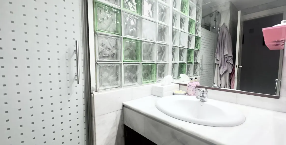 Sale of middle floor apartment in Nueva Andalucía 24