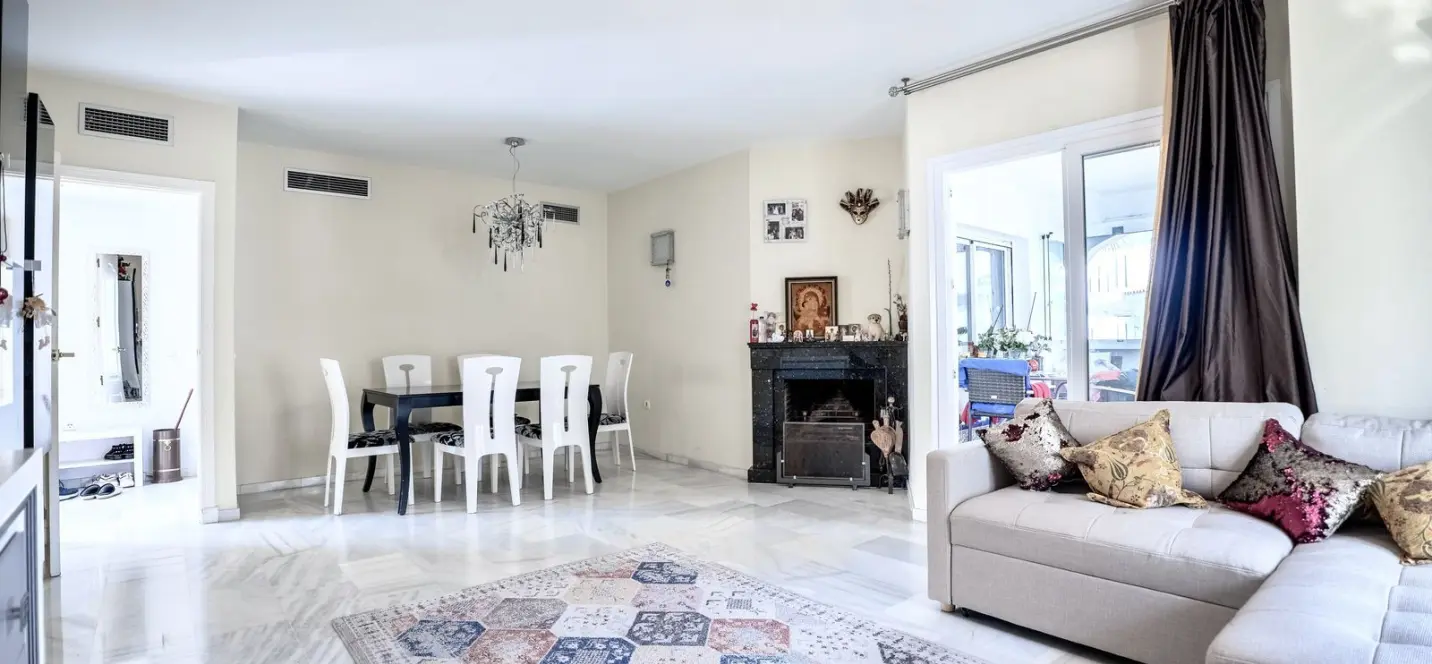Sale of middle floor apartment in Nueva Andalucía 0
