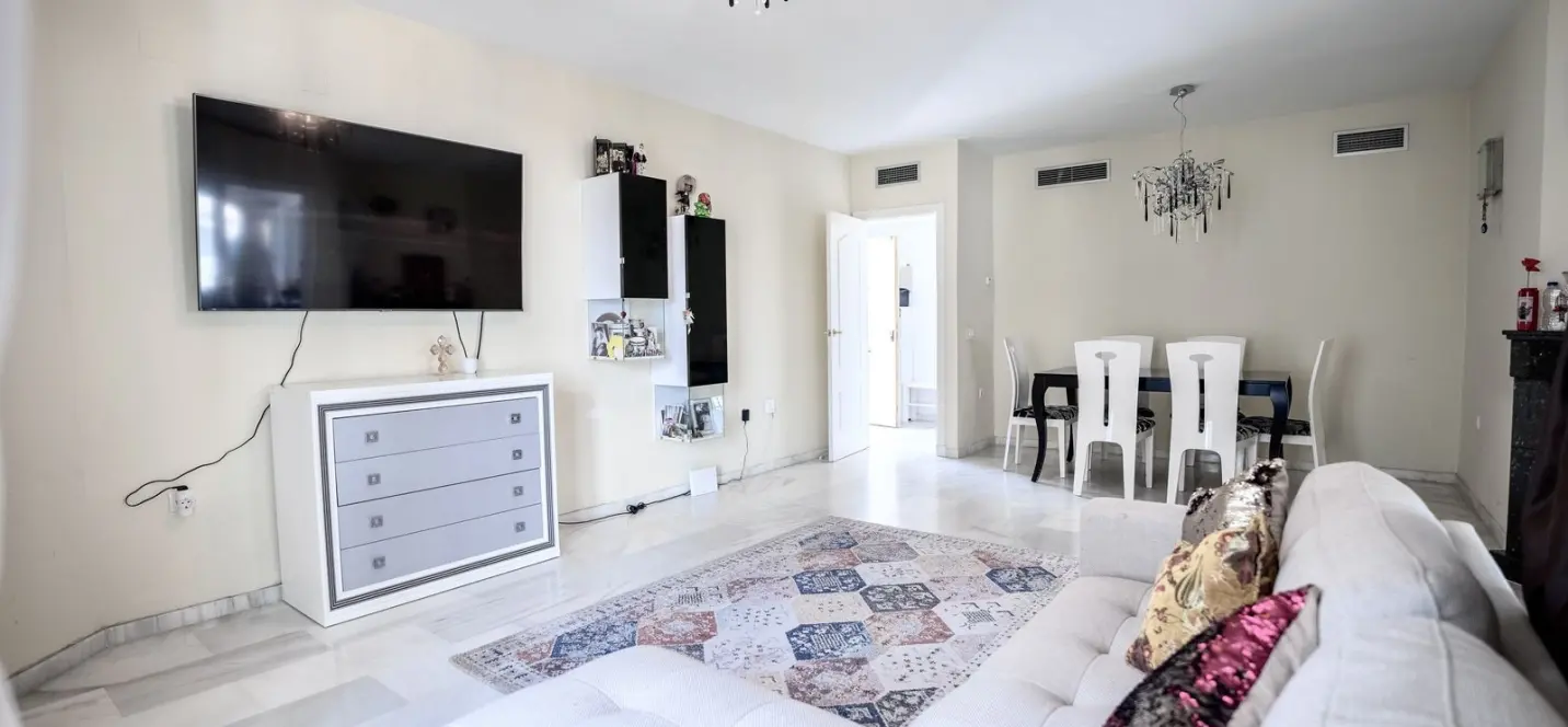 Sale of middle floor apartment in Nueva Andalucía 1