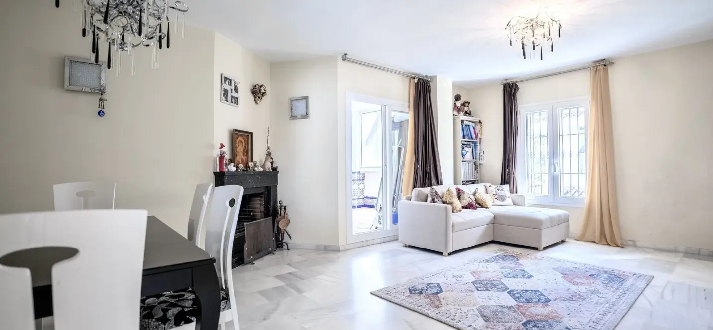 Sale of middle floor apartment in Nueva Andalucía 2