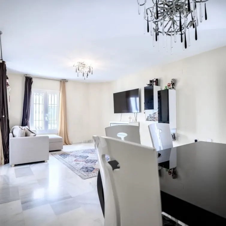 Sale of middle floor apartment in Nueva Andalucía