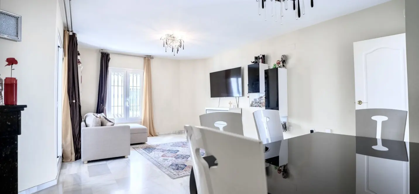 Sale of middle floor apartment in Nueva Andalucía 3