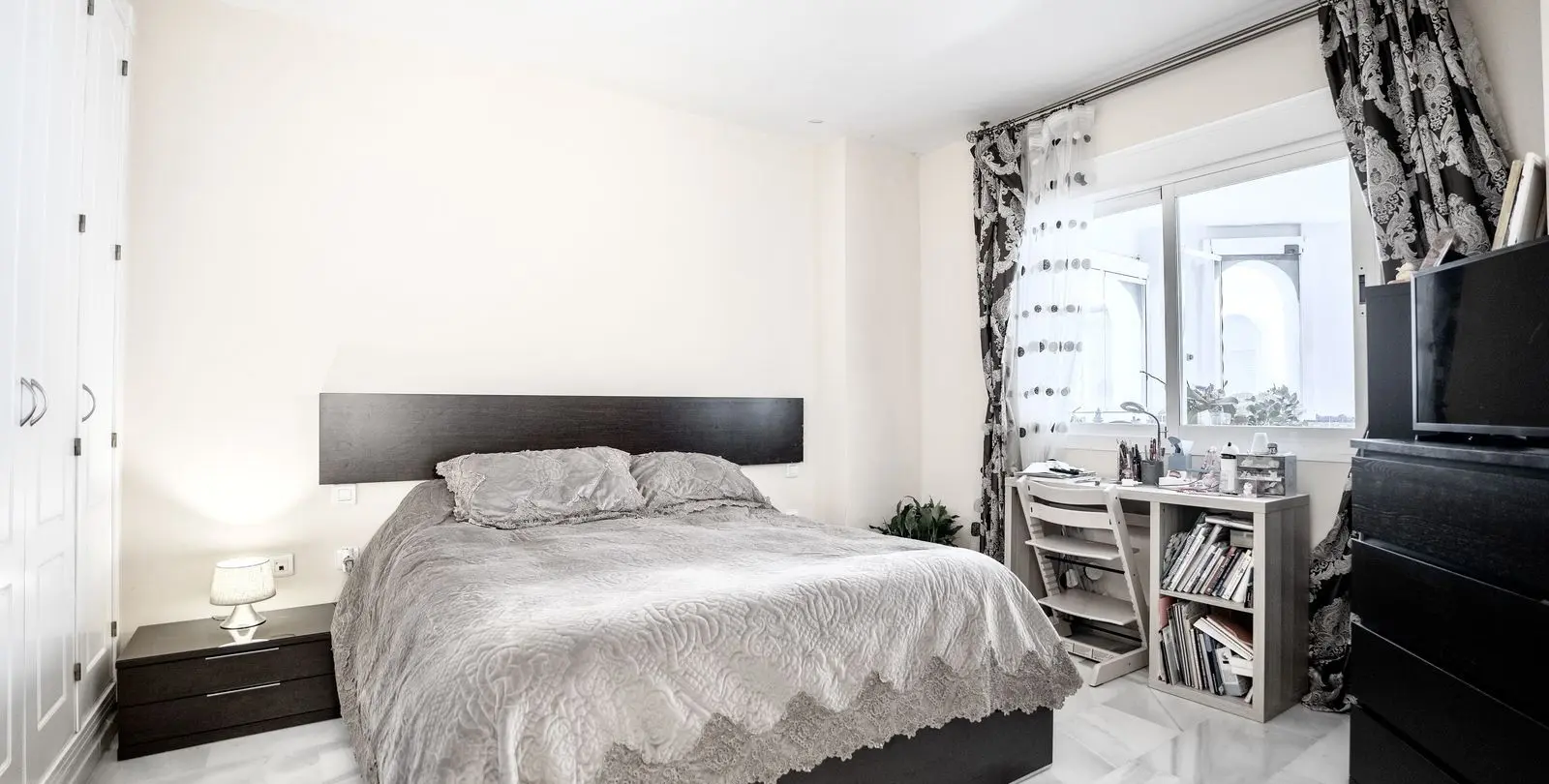 Sale of middle floor apartment in Nueva Andalucía 9