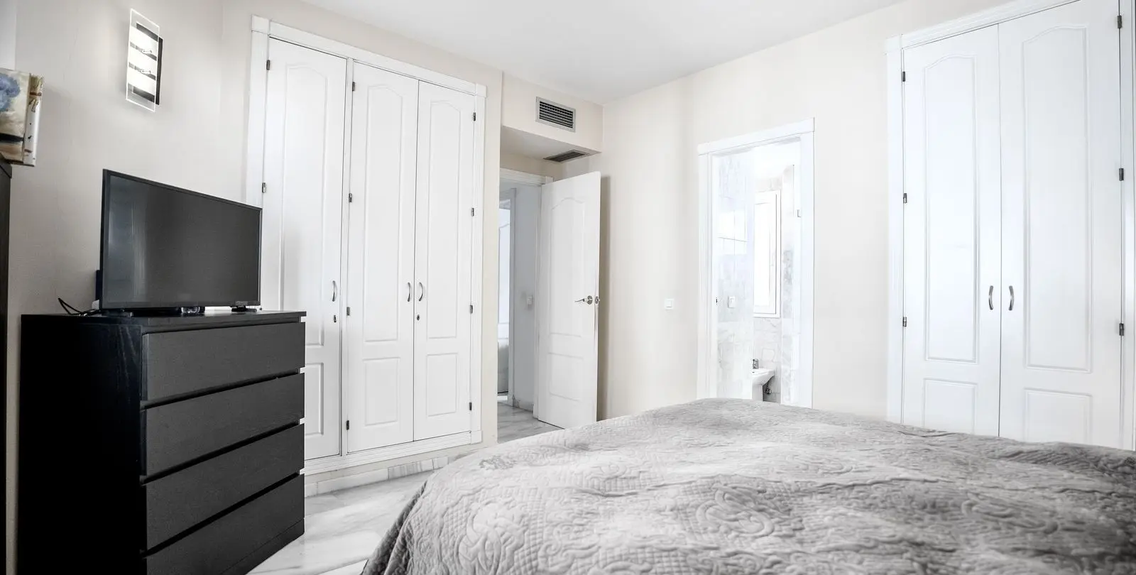 Sale of middle floor apartment in Nueva Andalucía 10