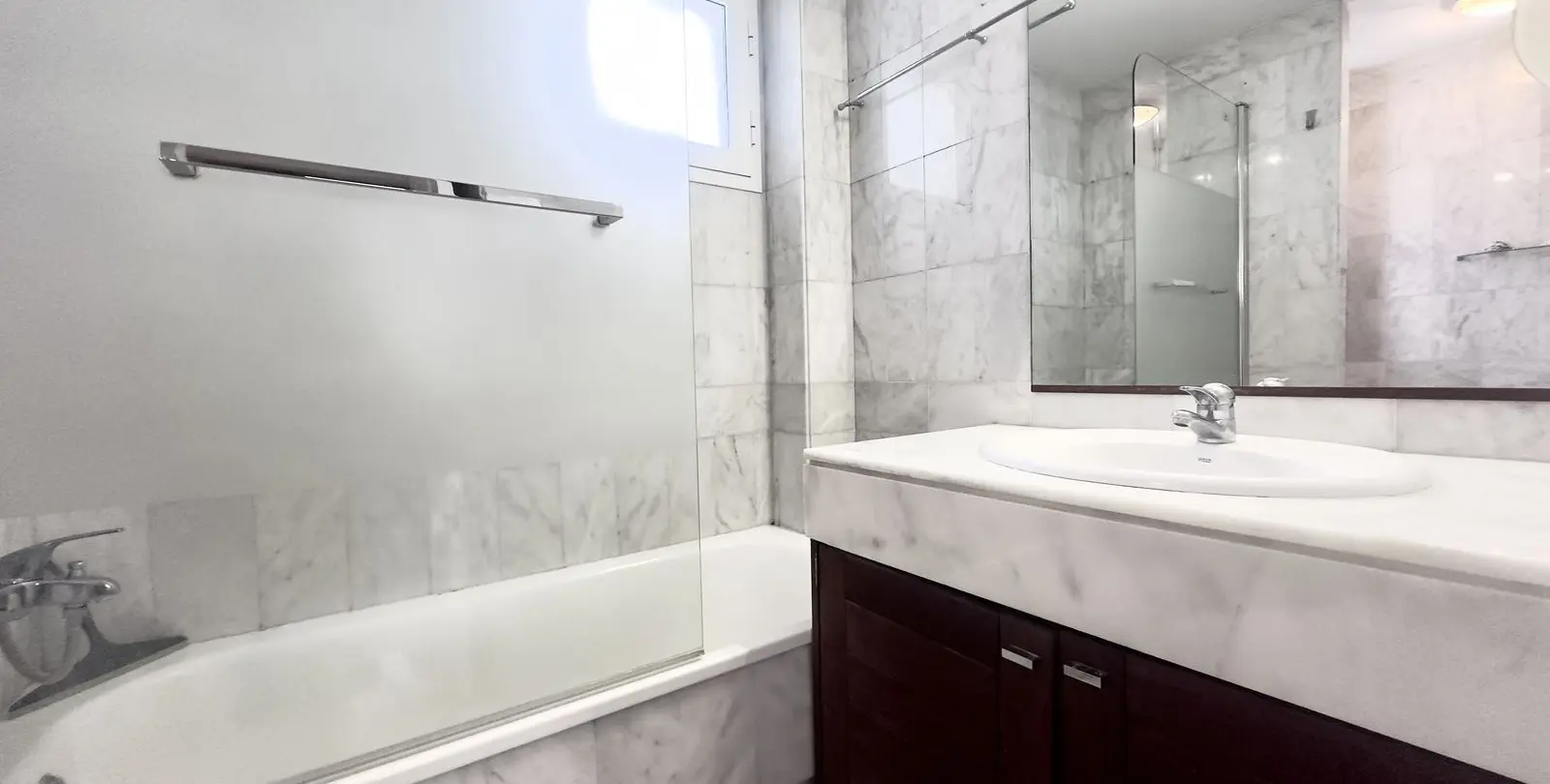 Sale of middle floor apartment in Nueva Andalucía 22
