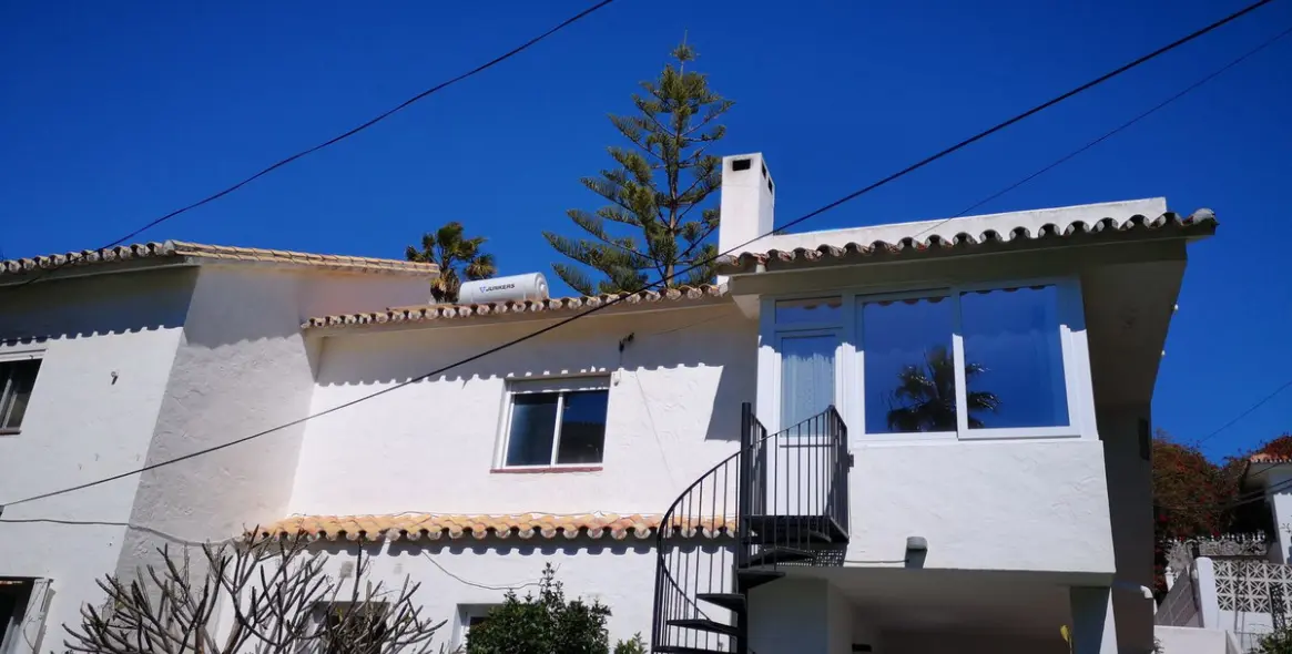 Продажа  отдельно стоящей виллы в Mijas Costa 1