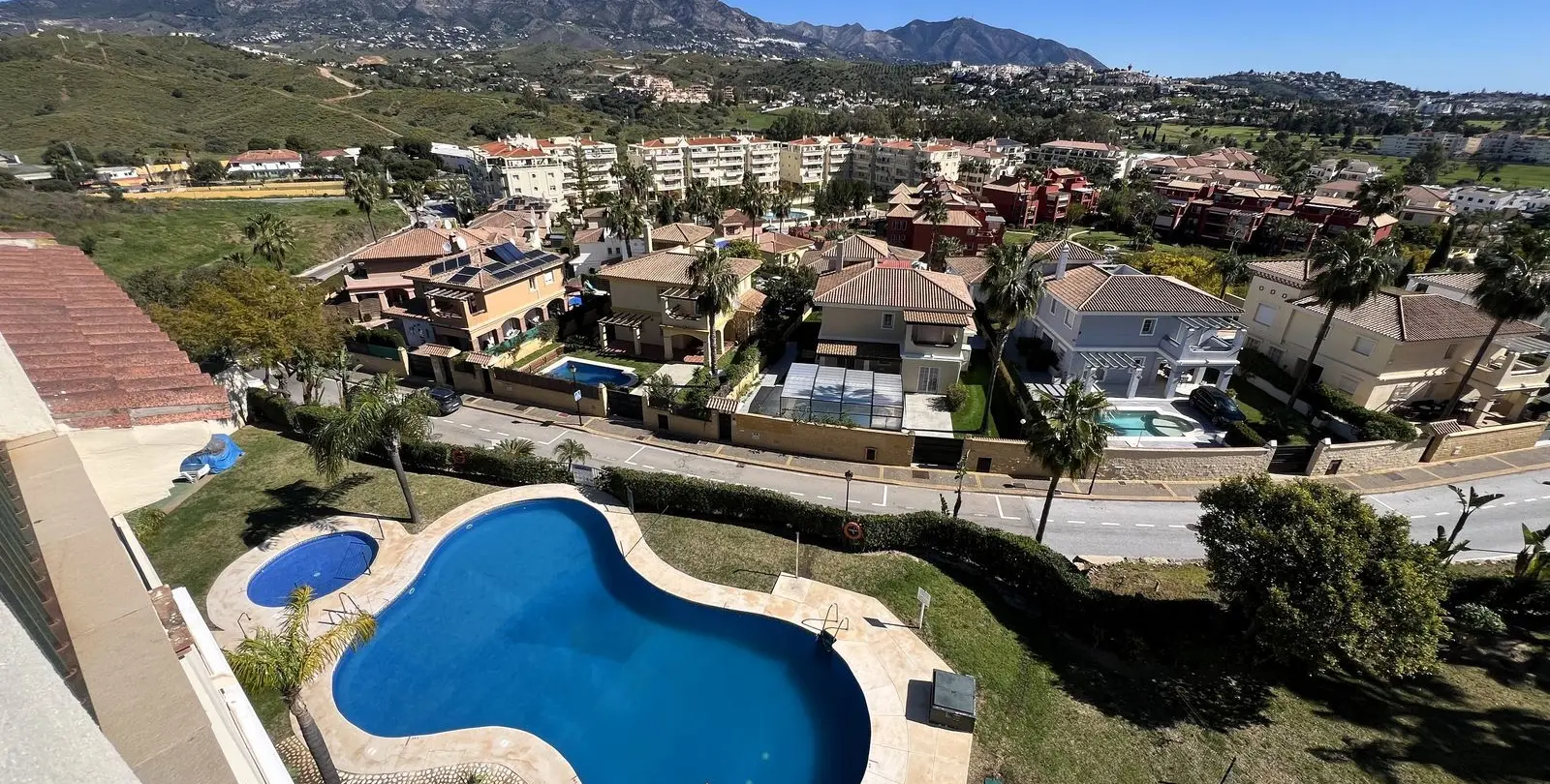 Sale of penthouse in La Cala Hills 35
