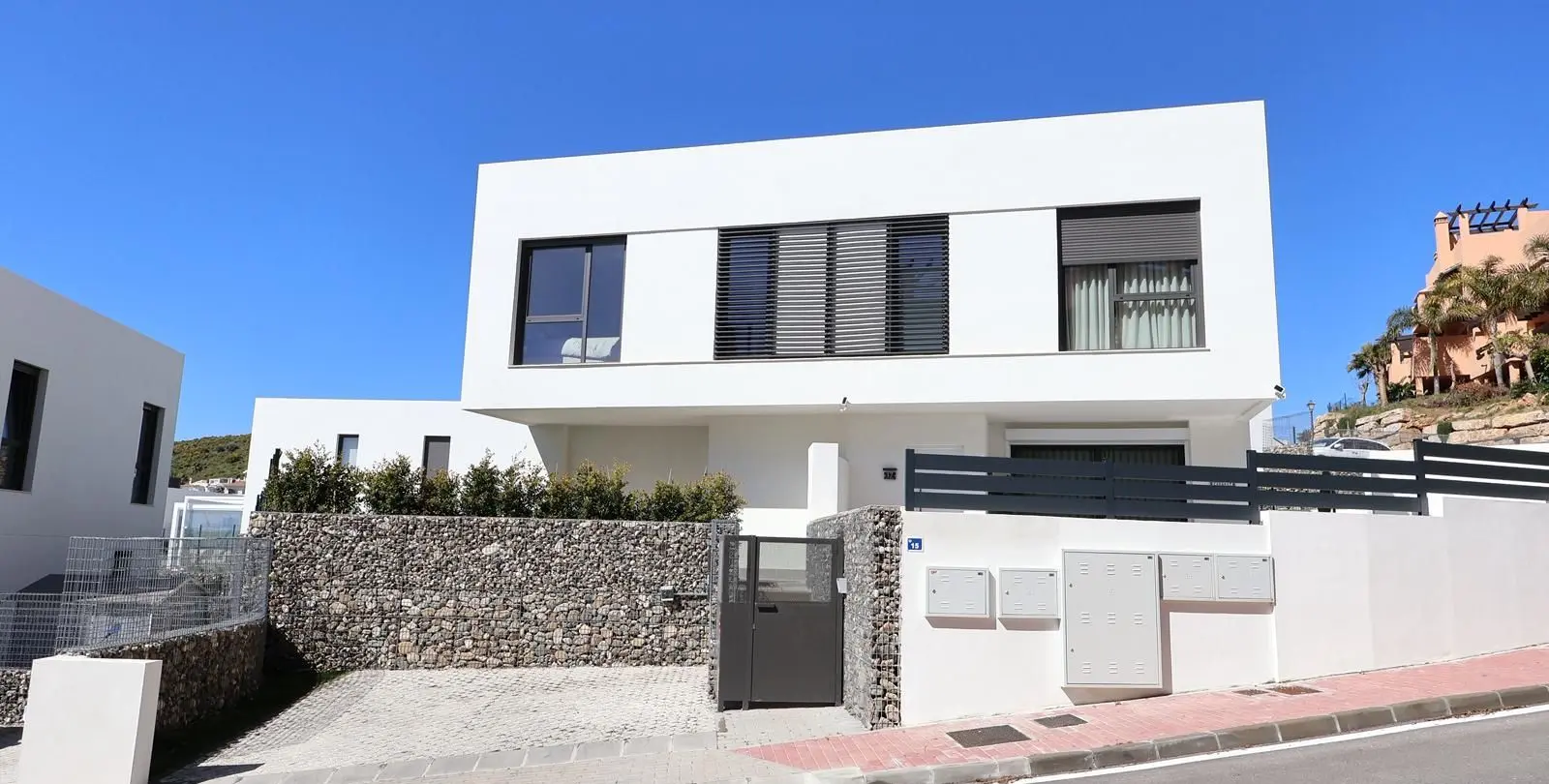 Продажа дома на две семьи в Riviera del Sol 1