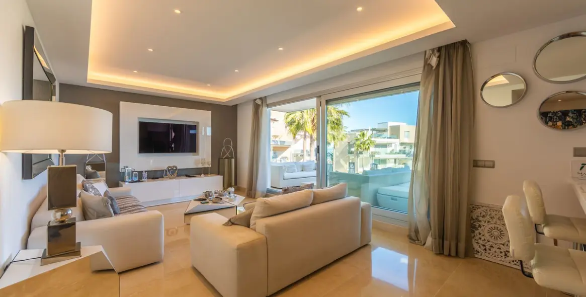 Sale of middle floor apartment in Estepona 3