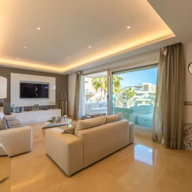 Venta de apartamento en planta media en Estepona