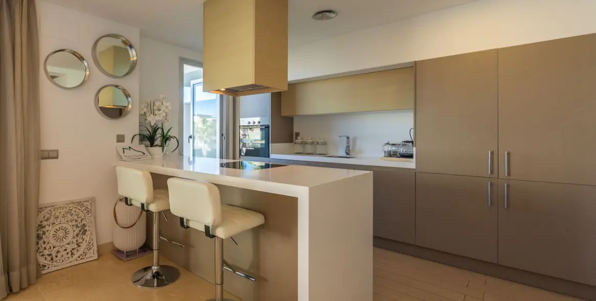 Sale of middle floor apartment in Estepona 4