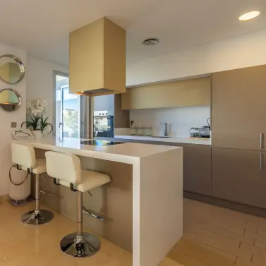 Venta de apartamento en planta media en Estepona