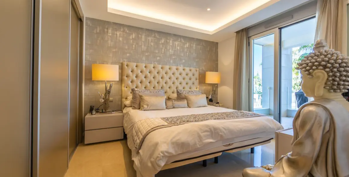 Sale of middle floor apartment in Estepona 5