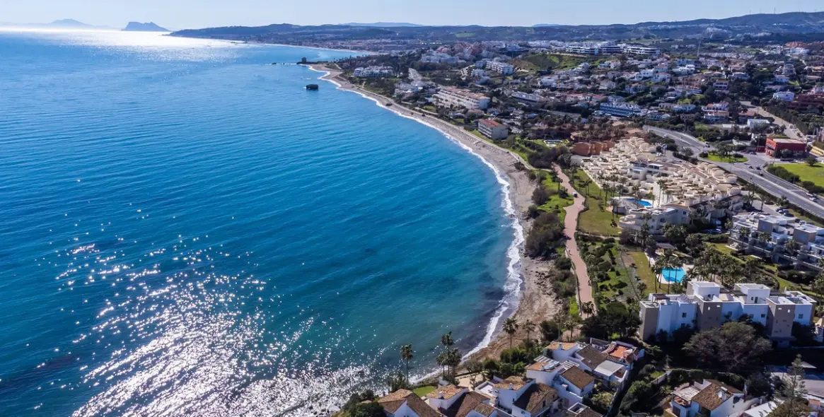 Sale of middle floor apartment in Estepona 6