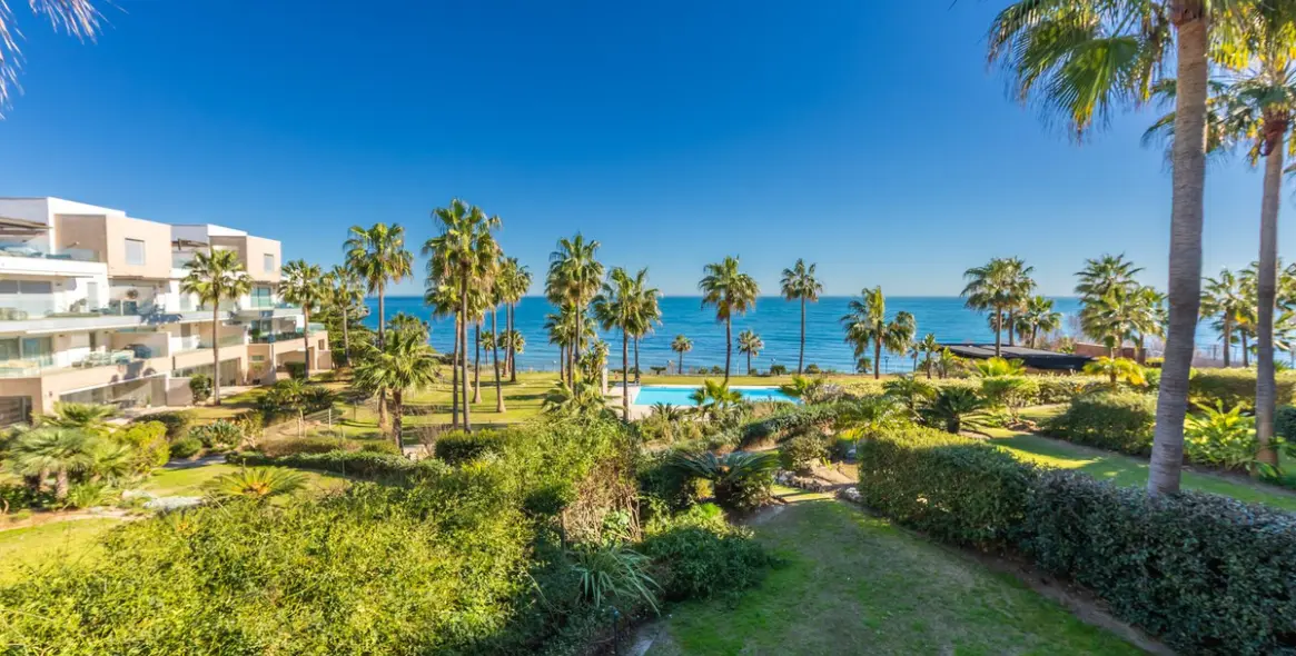 Sale of middle floor apartment in Estepona 7