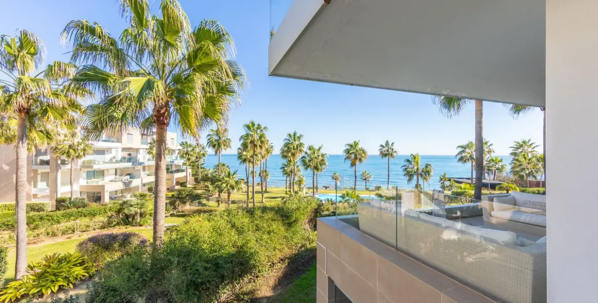 Sale of middle floor apartment in Estepona 8