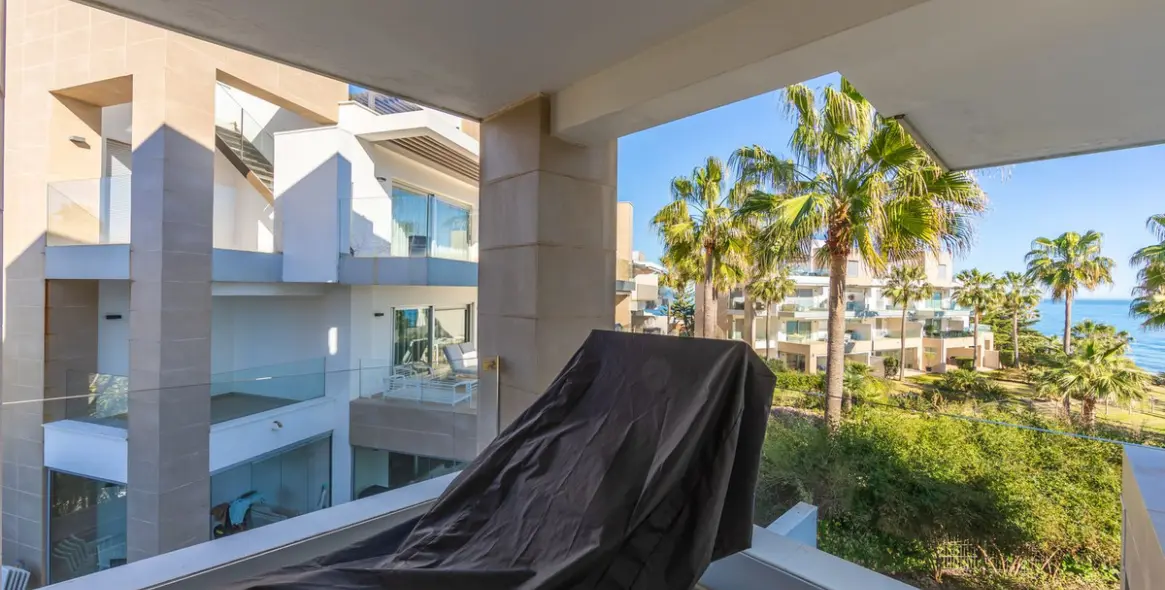 Sale of middle floor apartment in Estepona 12