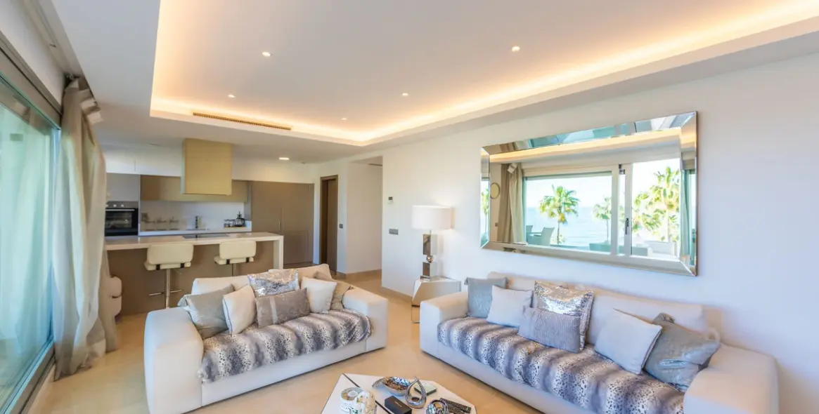 Sale of middle floor apartment in Estepona 17