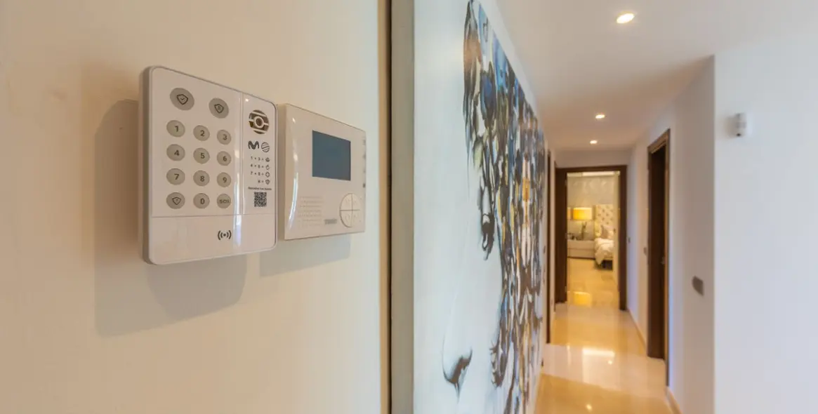 Sale of middle floor apartment in Estepona 19