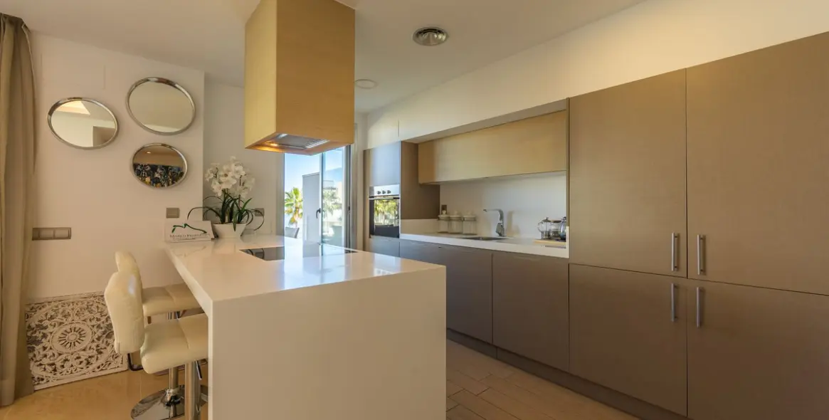 Sale of middle floor apartment in Estepona 20