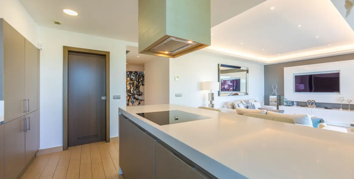 Sale of middle floor apartment in Estepona 21