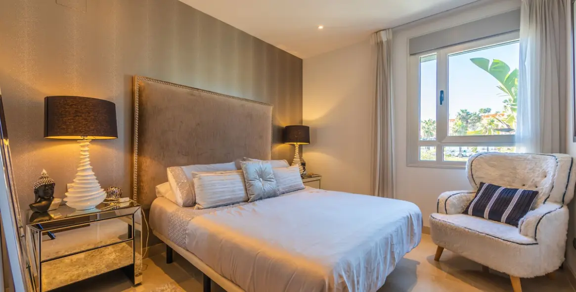 Sale of middle floor apartment in Estepona 23