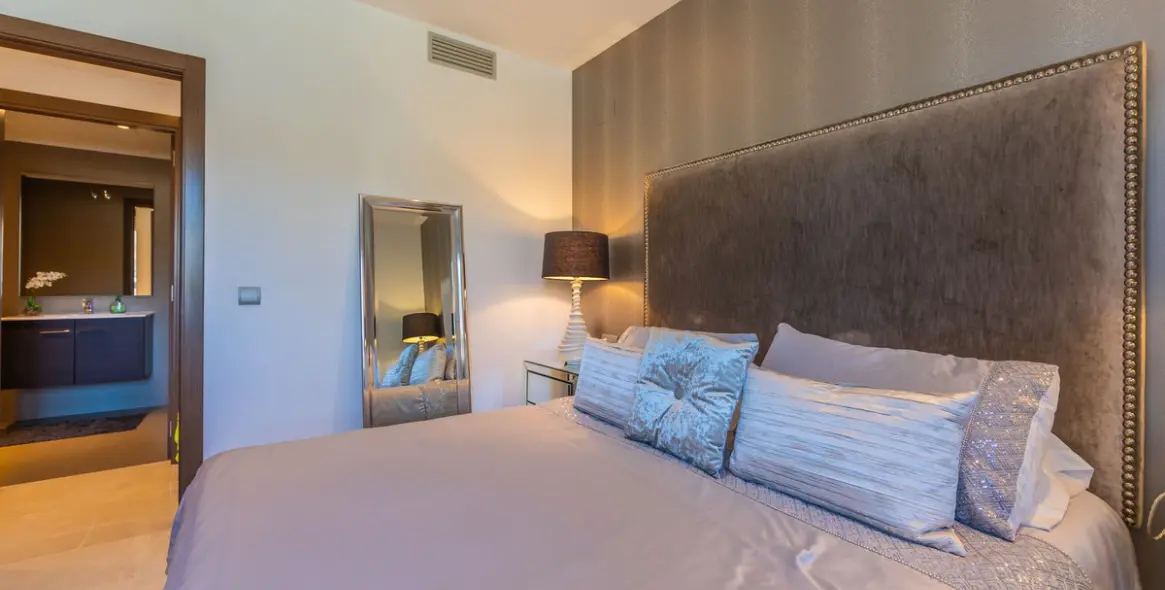 Sale of middle floor apartment in Estepona 24