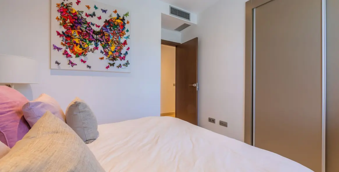 Sale of middle floor apartment in Estepona 28