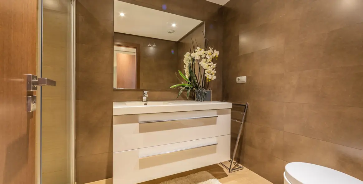 Sale of middle floor apartment in Estepona 29