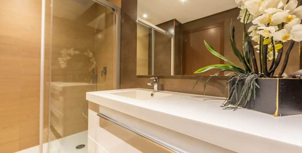 Sale of middle floor apartment in Estepona 30