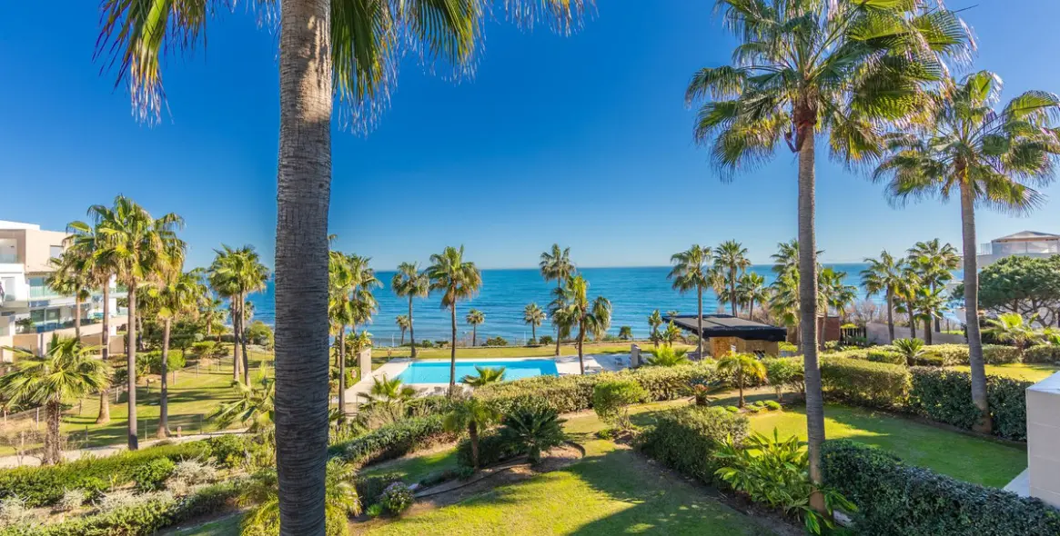 Sale of middle floor apartment in Estepona 39