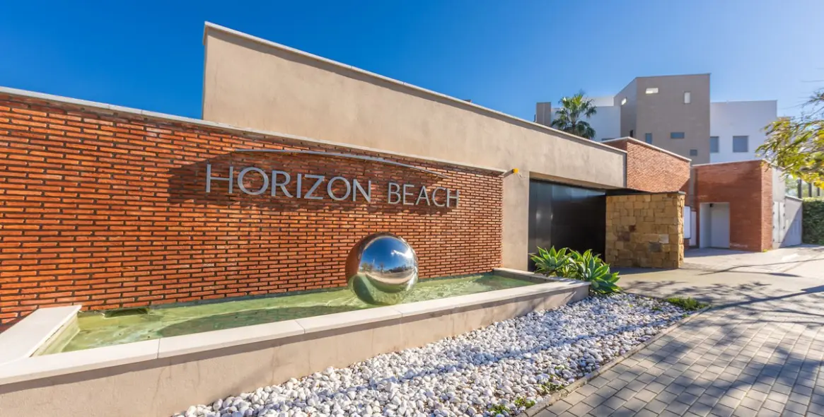 Sale of middle floor apartment in Estepona 41