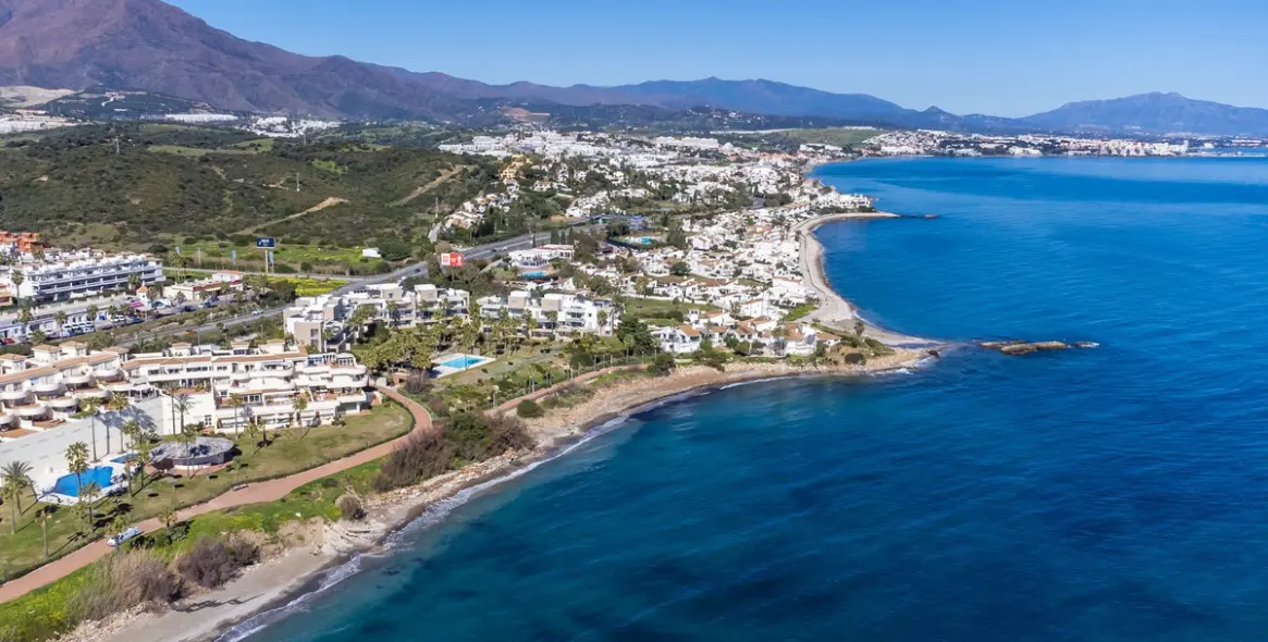 Sale of middle floor apartment in Estepona 48