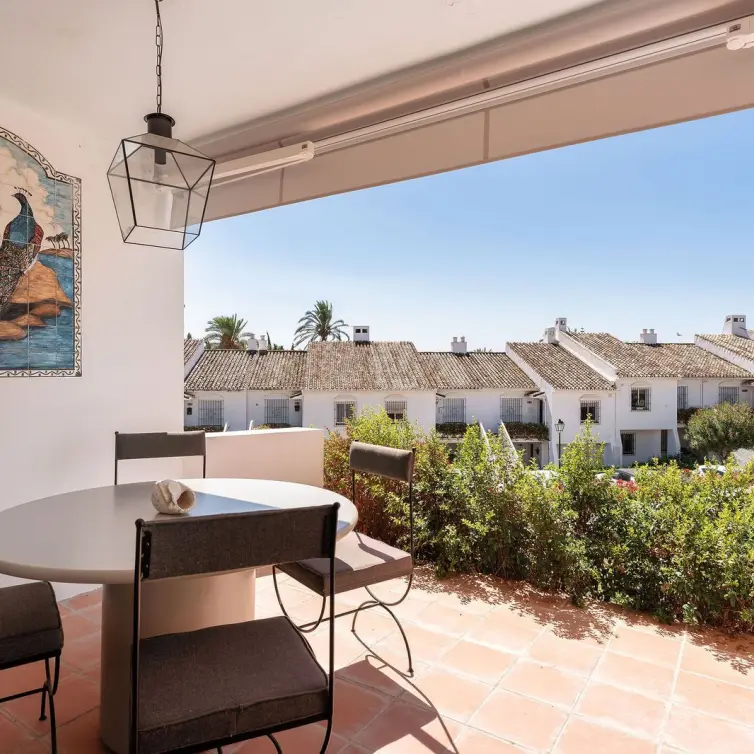 Venta de apartamento en planta baja en Nueva Andalucía