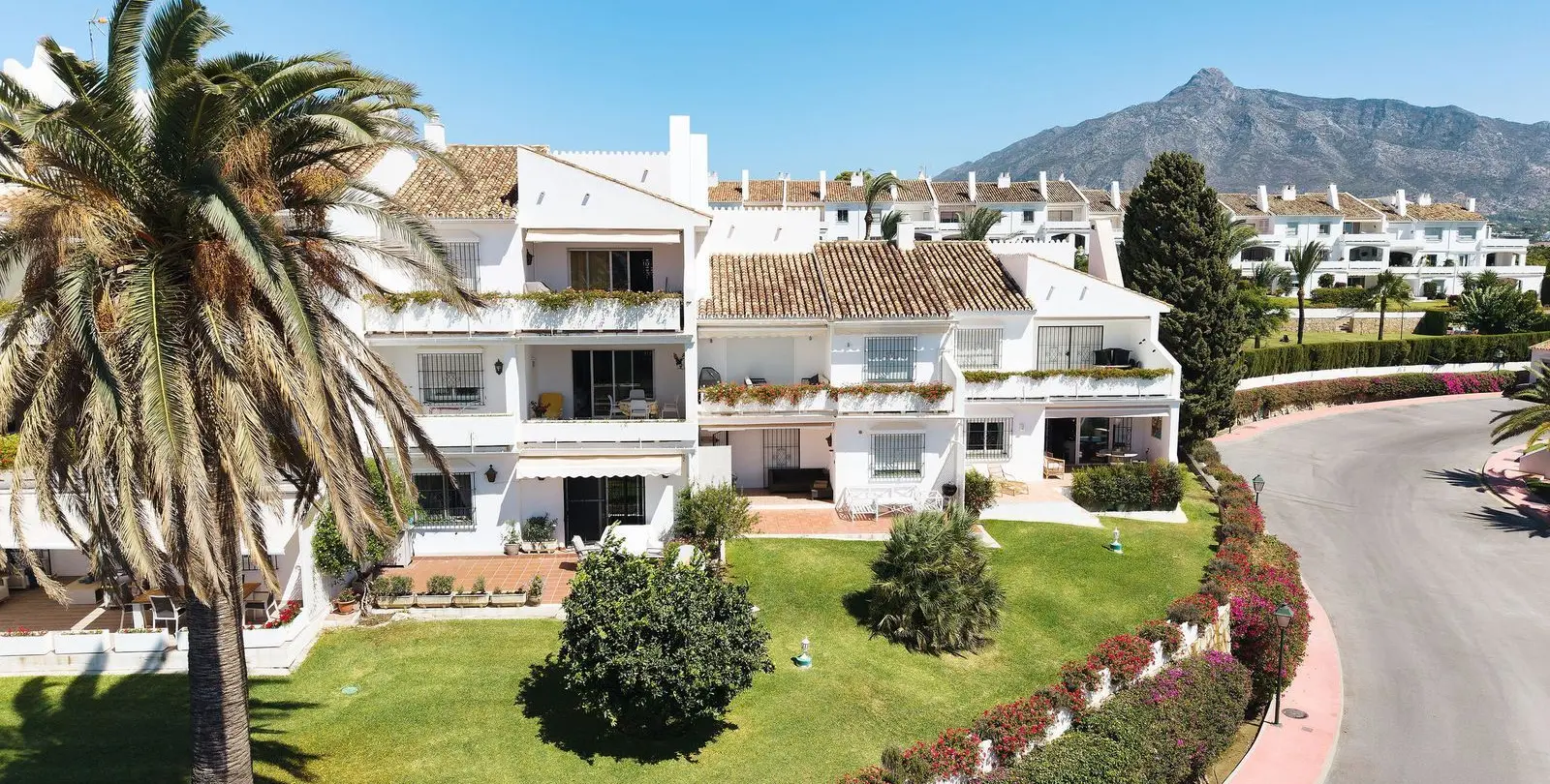 Venta de apartamento en planta baja en Nueva Andalucía 28