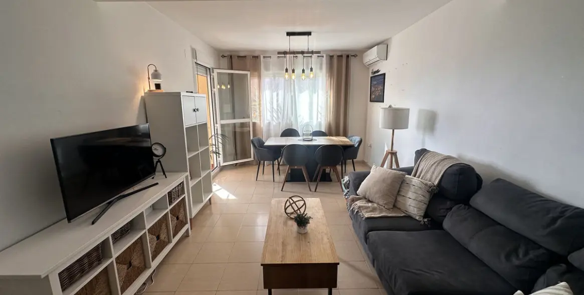 Sale of middle floor apartment in Alhaurín de la Torre 2