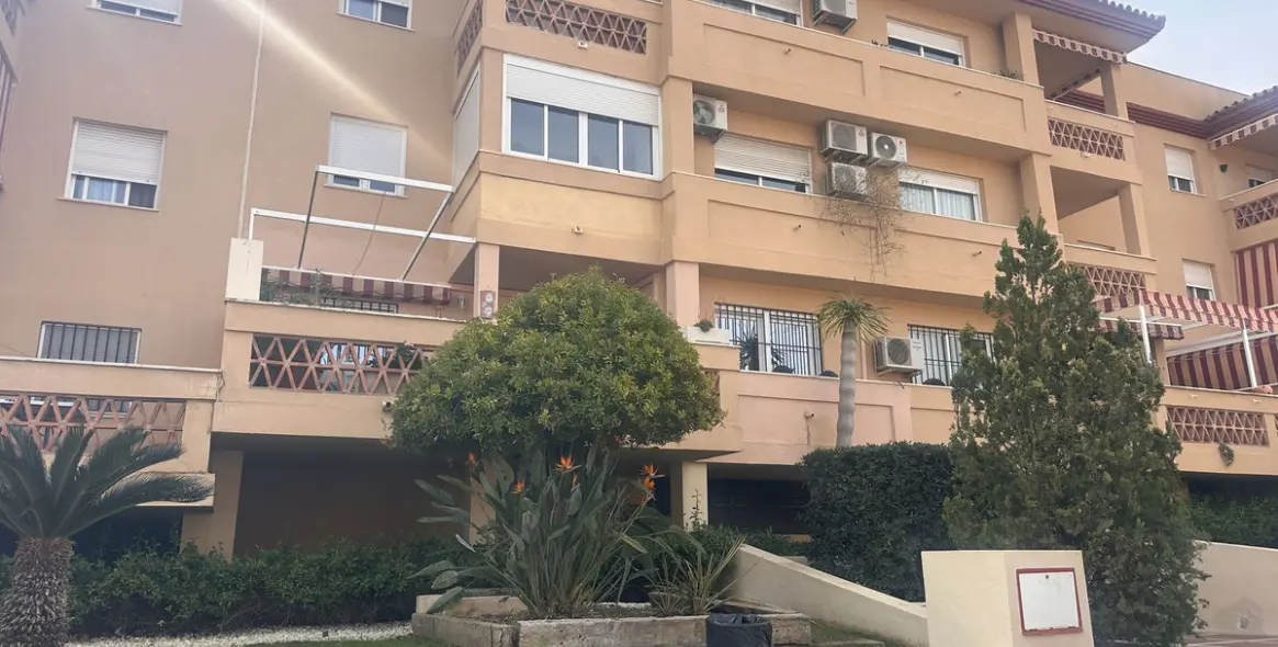 Sale of middle floor apartment in Alhaurín de la Torre 32