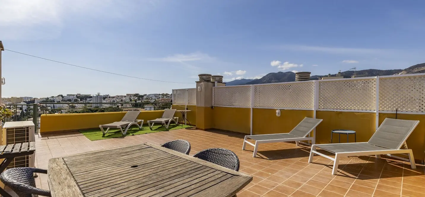 Sale of penthouse in La Carihuela 2