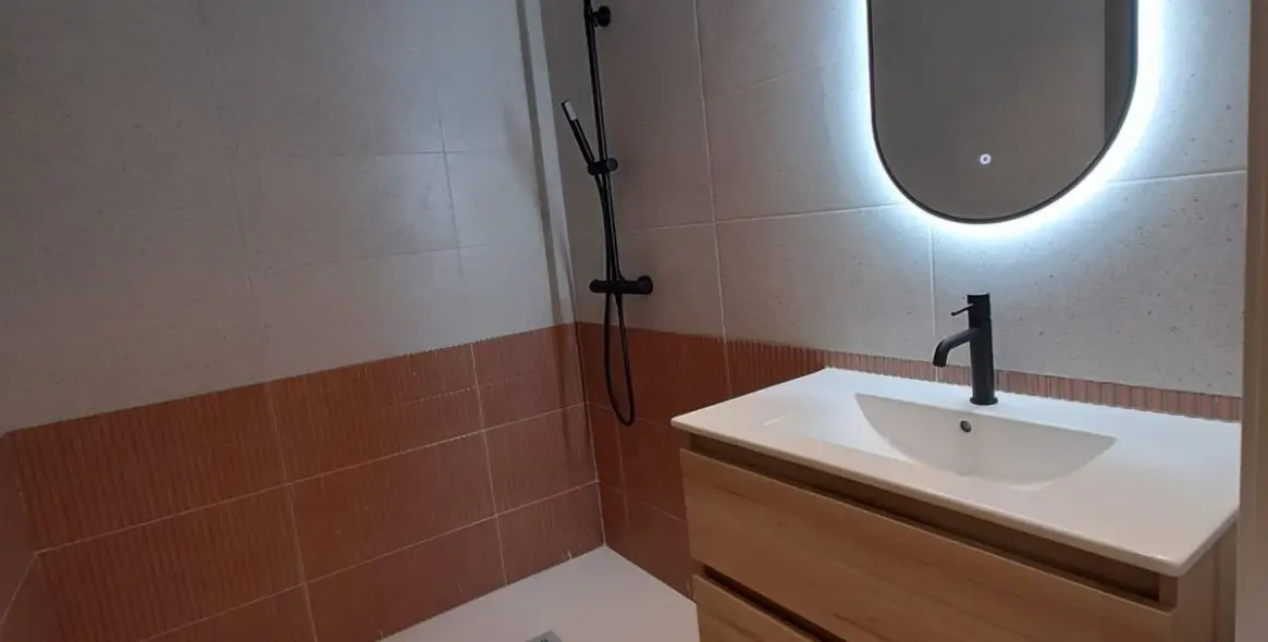 Продажа апартаментов на первом этаже в Málaga 15