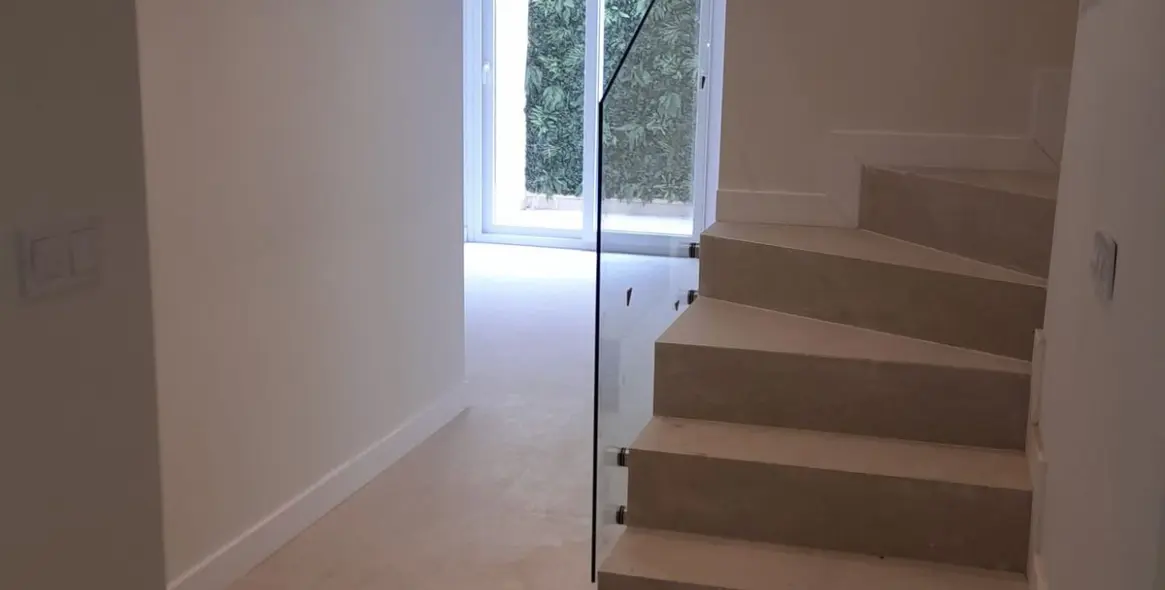 Продажа апартаментов на первом этаже в Málaga 18